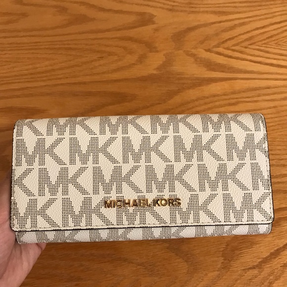 Michael Kors Jet set Large Carryall Wallet Acorn - Picture 2 of 8